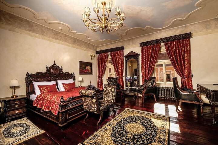 Room 13 of 183