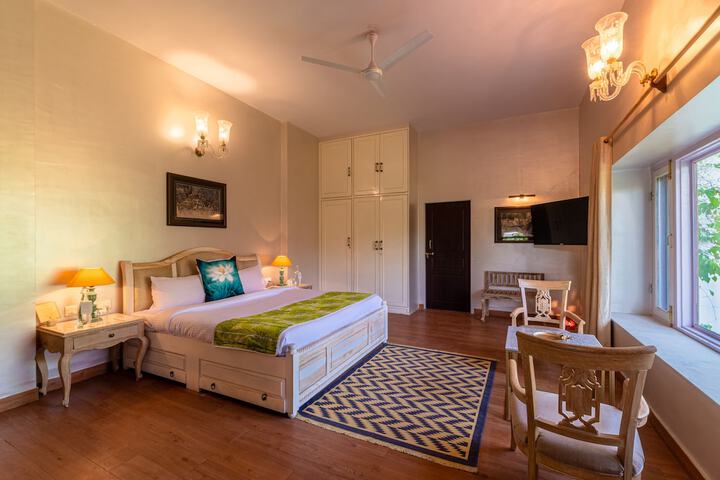 Room 12 of 27