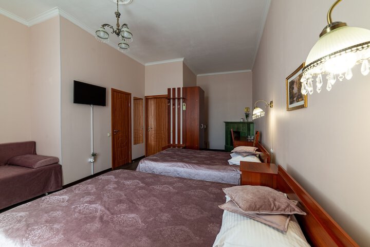 Room 163 of 176