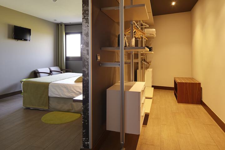 Room 8 of 36