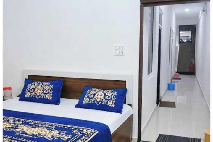 Room 7 of 13