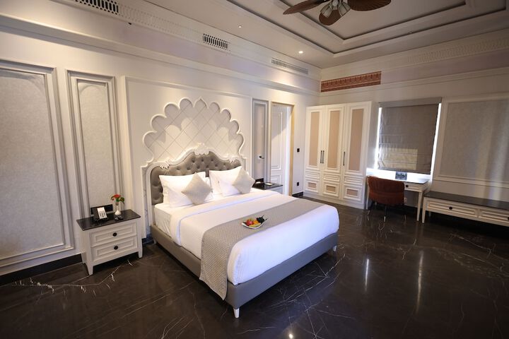 Room 5 of 43