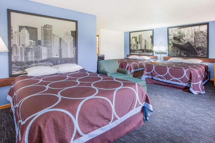 2 Queen Beds (1 of 4)