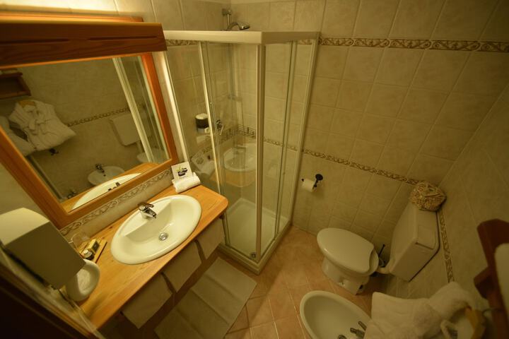 Room 16 of 36