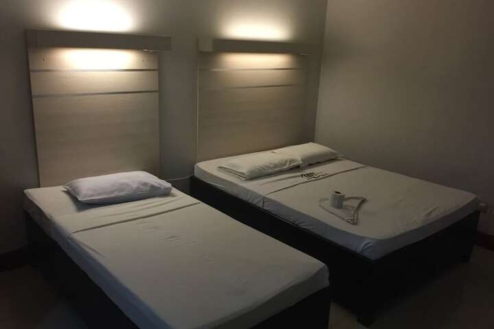 Room 6 of 94