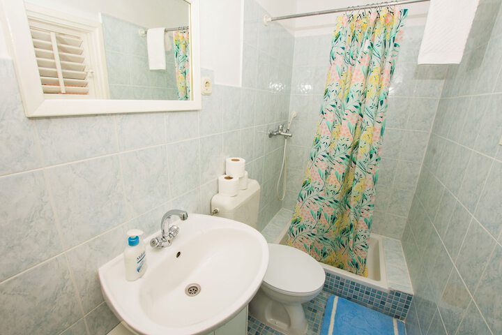 Room 10 of 20