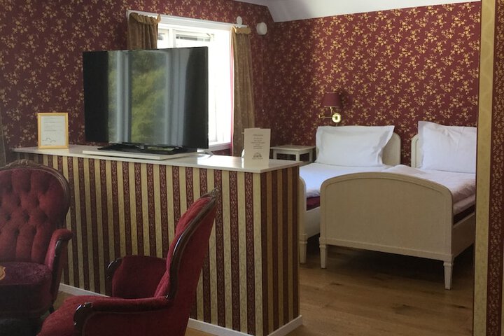 Room 13 of 38