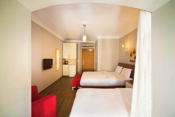 Room 52 of 106