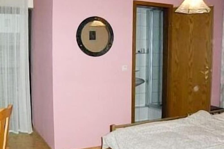 Room 13 of 29