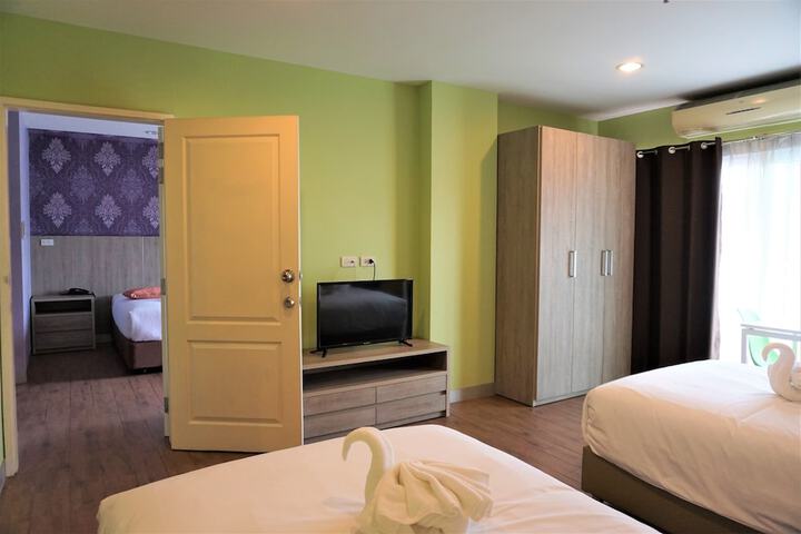 Room 25 of 38