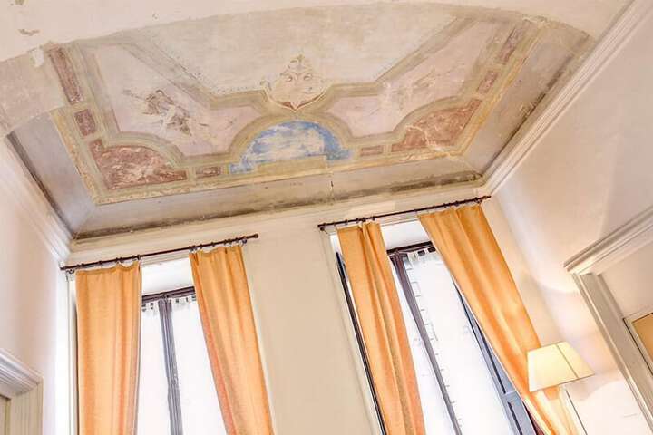 Room 14 of 39