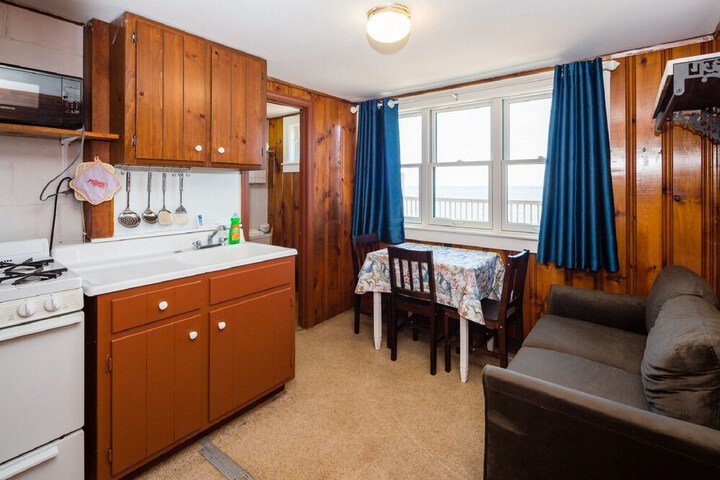 Room 142 of 219