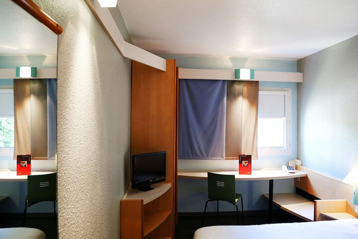 Room 4 of 79