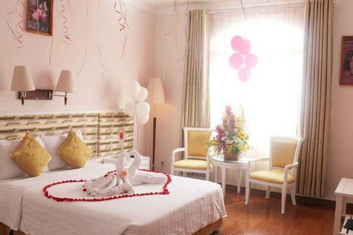Room 6 of 33