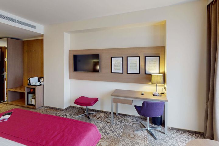 Room 38 of 169