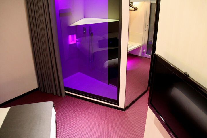 Room 5 of 95