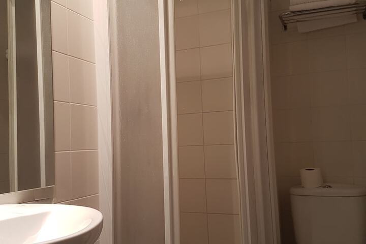 Room 50 of 69