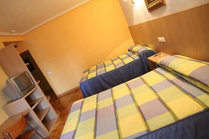 Room 3 of 34
