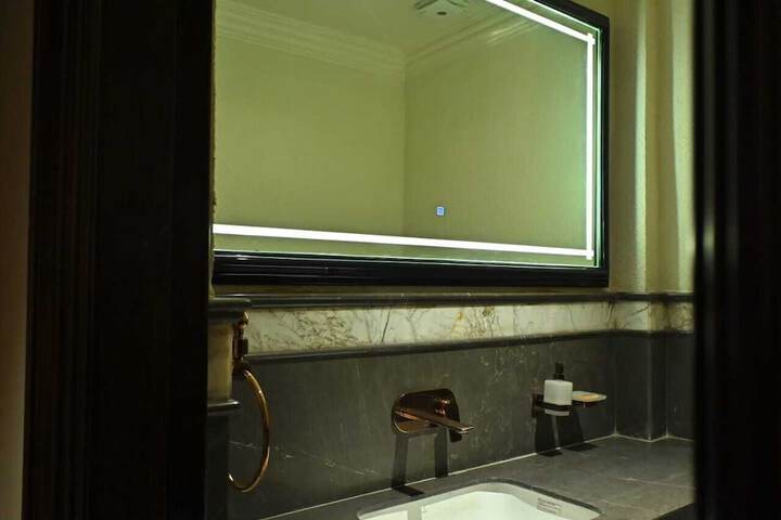 Room 76 of 161