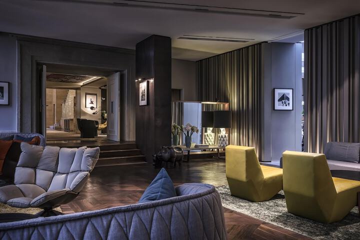 Lounge 79 of 108