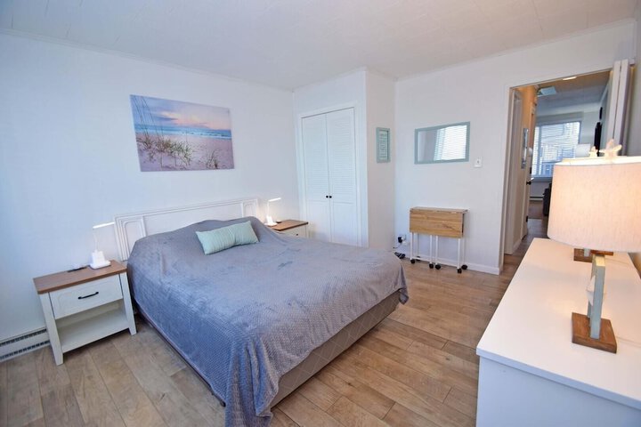 Room 2 of 9