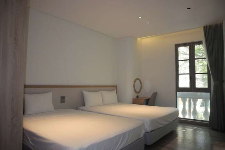 Room 5 of 18