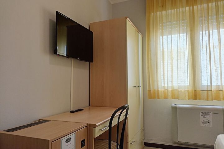Room 13 of 36