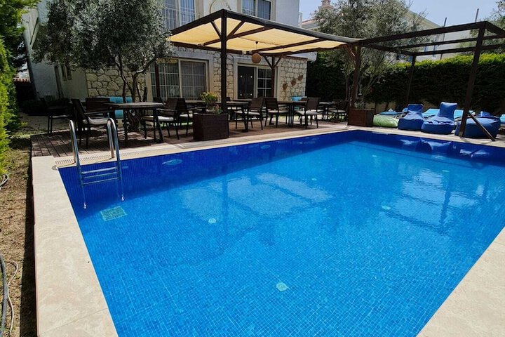 Pool 106 of 137