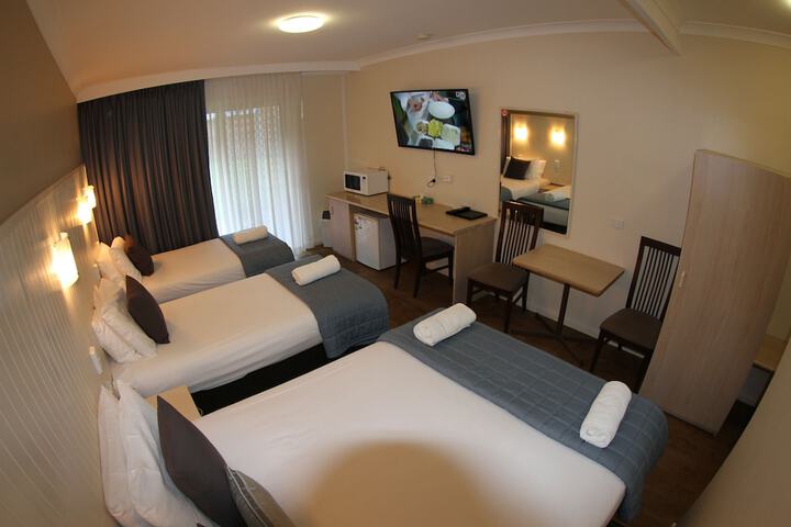 Room 6 of 199
