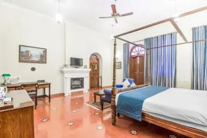 Room 7 of 10