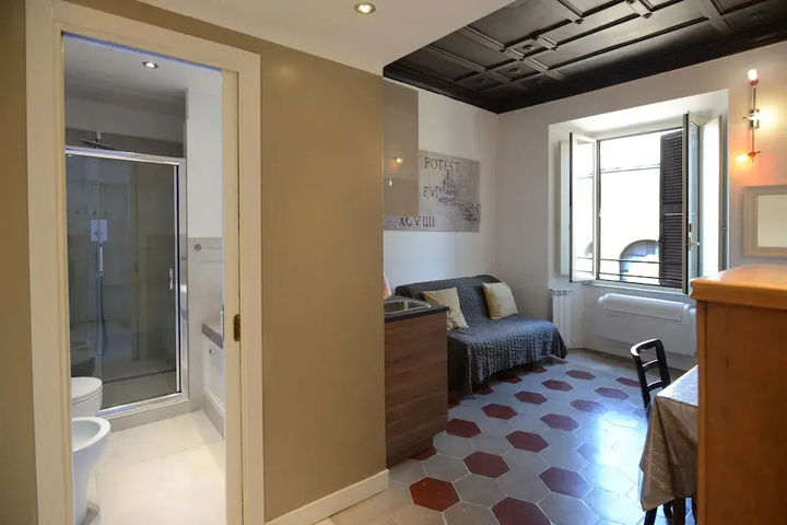 Room 5 of 15