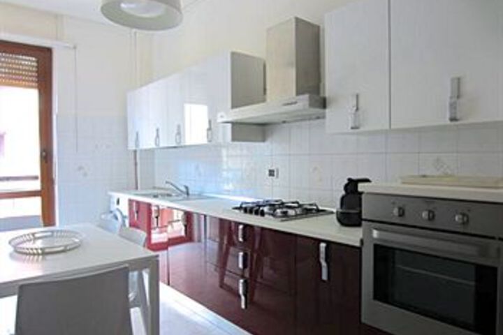 Room 10 of 14