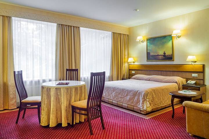 Room 30 of 79