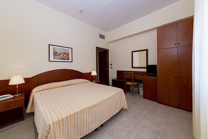 Room 8 of 44