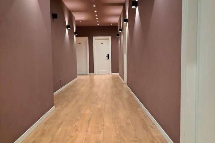 Ballroom/Hall 27 of 30