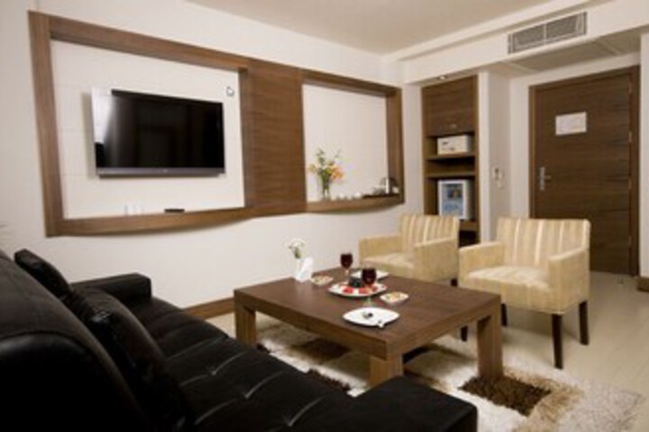 Room 6 of 10