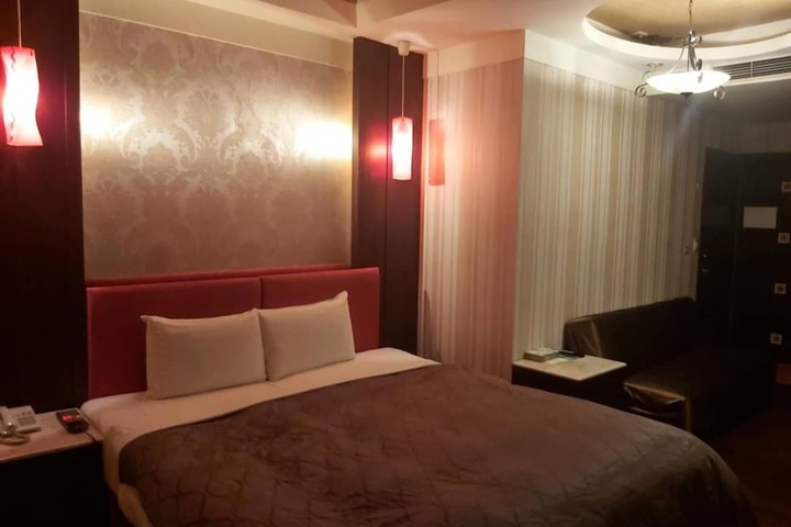Room 17 of 32