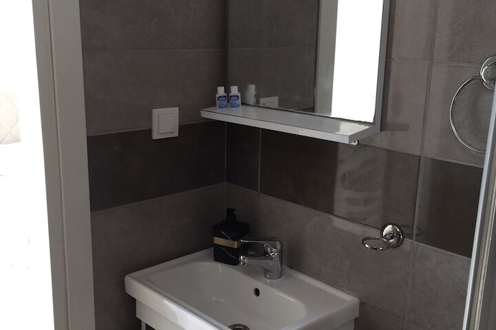 Room 20 of 33