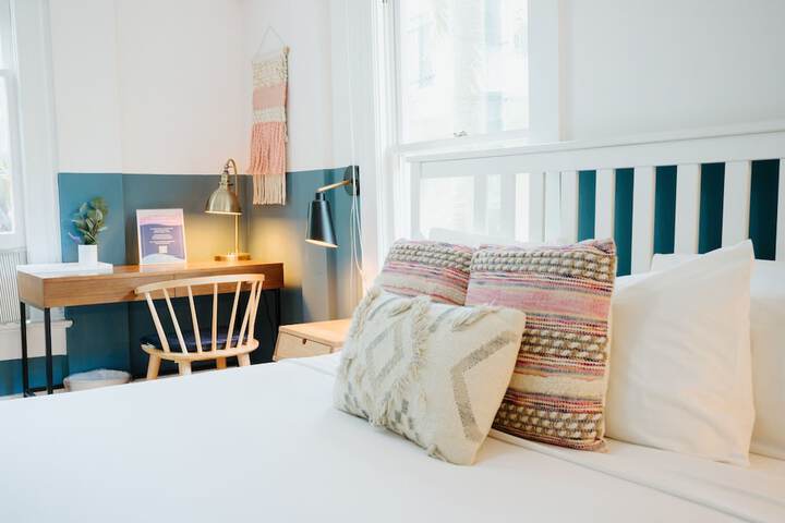 1 King Bed (1 of 15)