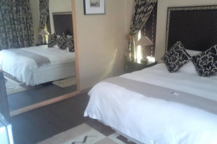 Room 9 of 31