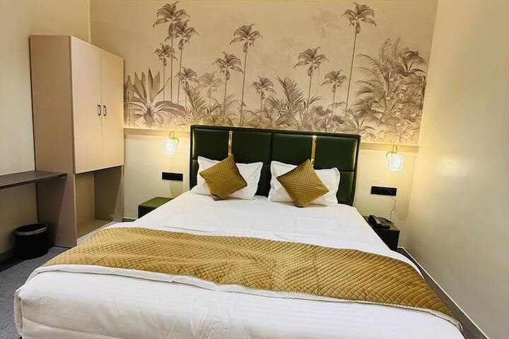 Room 8 of 27