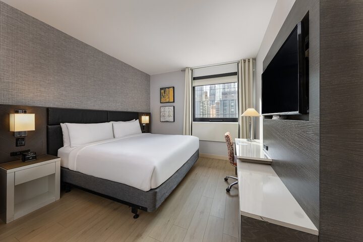 Room 6 of 13