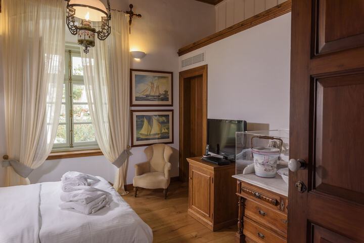 Room 17 of 115