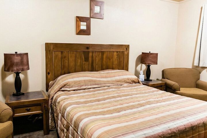 Room 6 of 28