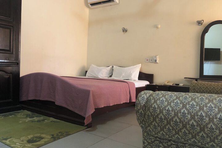 Room 4 of 22