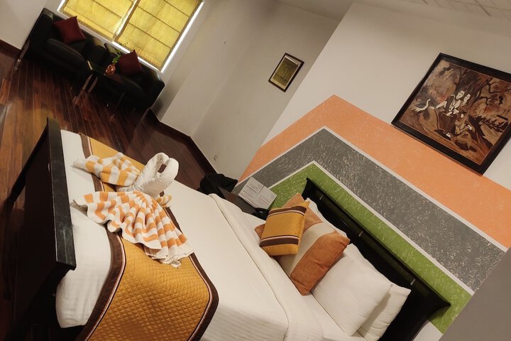 Room 5 of 38