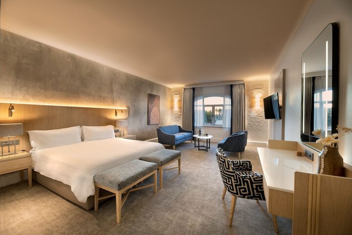 Room 12 of 73