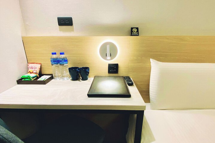 Room 3 of 6