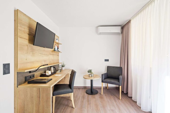 Room 11 of 38