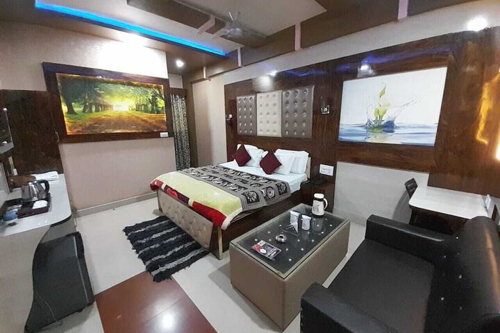 Room 16 of 28